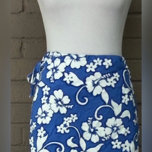 Blue and white floral print sarong M - Picture 2 of 11
